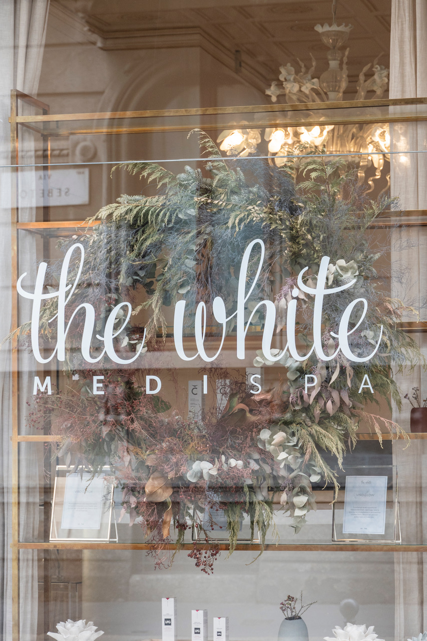 La vetrina di The White Medispa, Milano